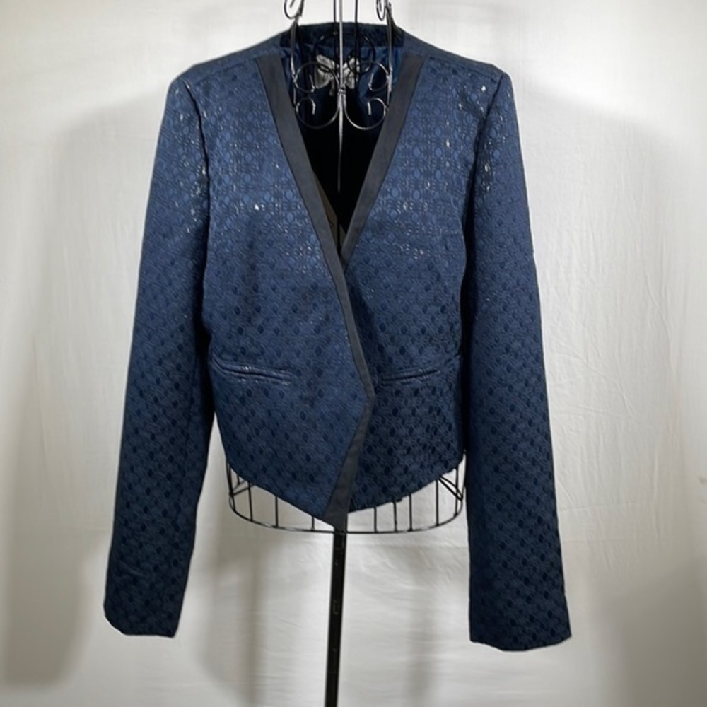 Frenchi | Cropped Navy Blazer - Picture 9 of 9